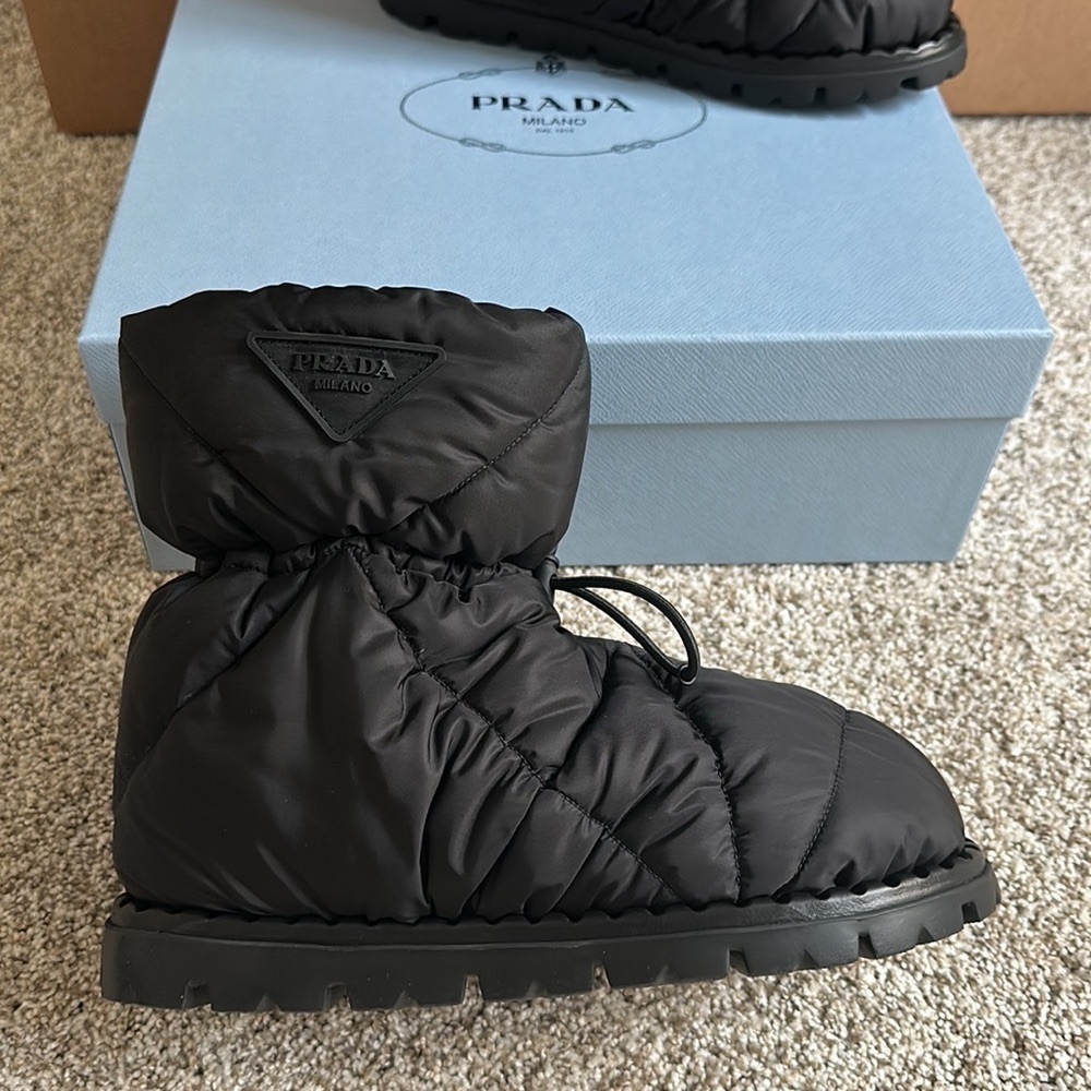 PRADA SNOW BOOTS SIZE 38.5